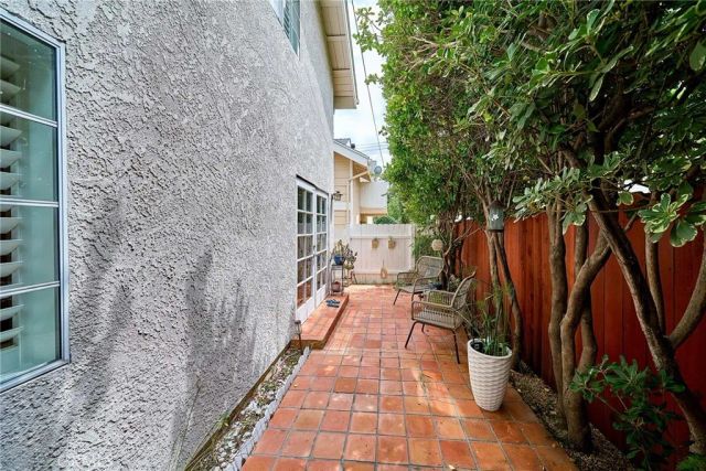 1960 E Villa, Pasadena, CA 91107