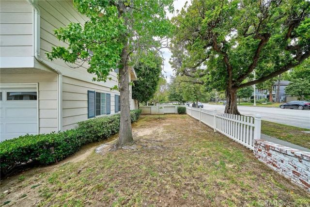 1960 E Villa, Pasadena, CA 91107