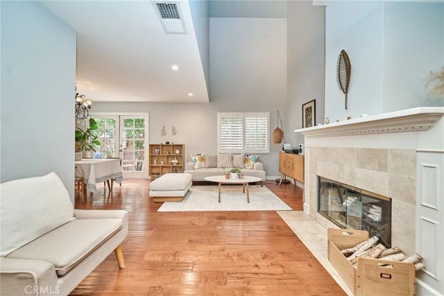 1960 E Villa, Pasadena, CA 91107