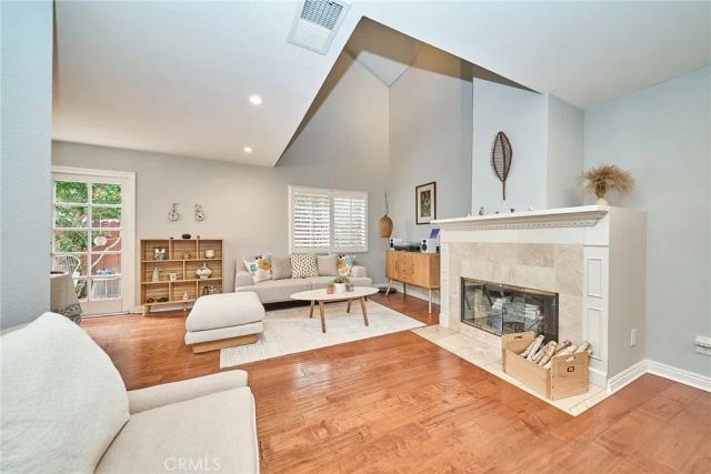 1960 E Villa, Pasadena, CA 91107
