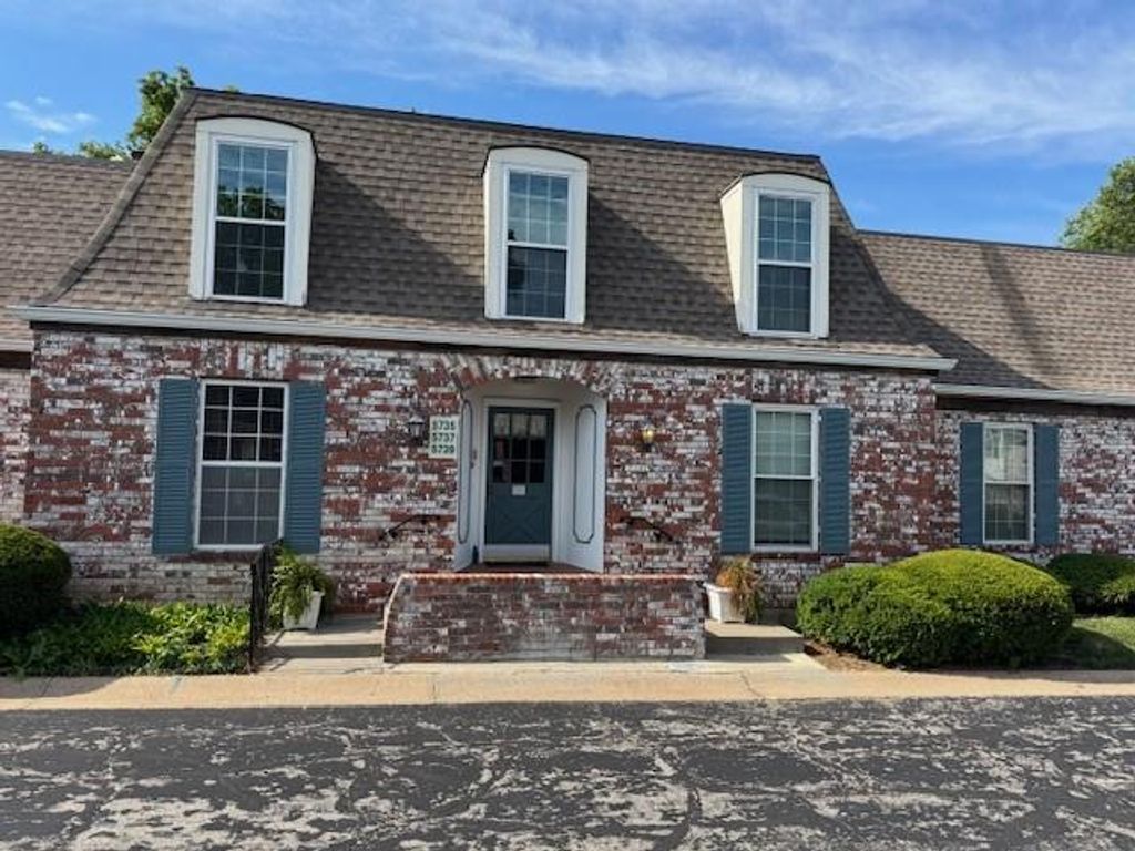 5737 Metcalf Court 25, Overland Park, KS 66202