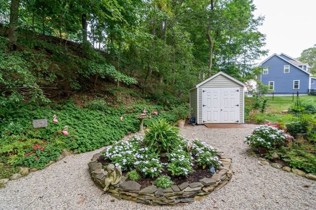 37 Pine St, Natick, MA 01760