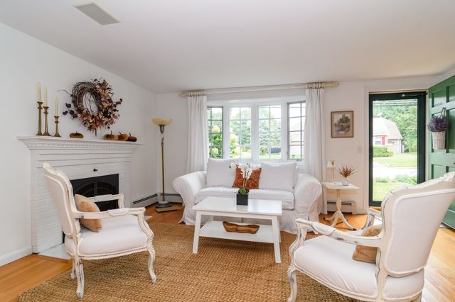 37 Pine St, Natick, MA 01760