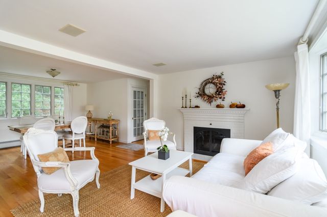 37 Pine St, Natick, MA 01760