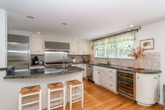 37 Pine St, Natick, MA 01760