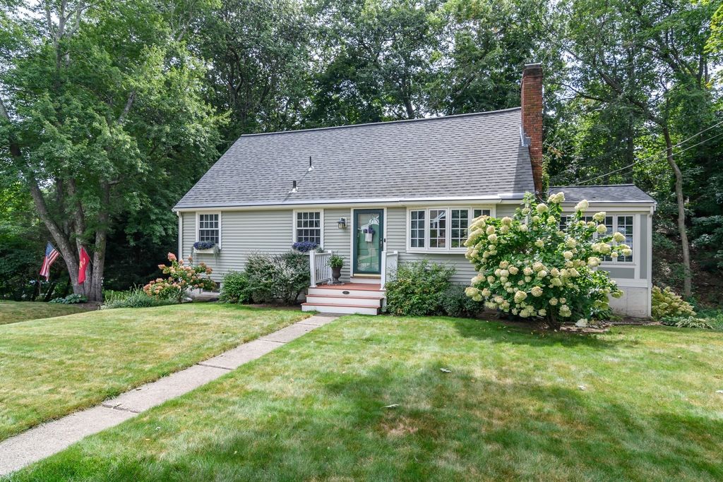 37 Pine St, Natick, MA 01760