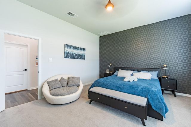 402 Pulitzer DR, Hutto, TX 78634