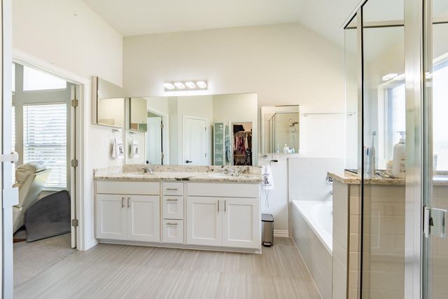 402 Pulitzer DR, Hutto, TX 78634