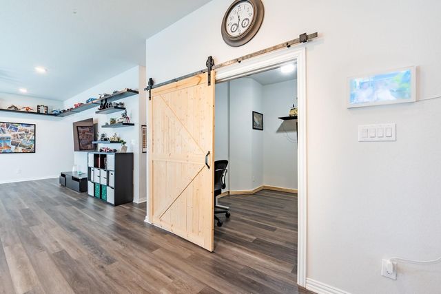 402 Pulitzer DR, Hutto, TX 78634