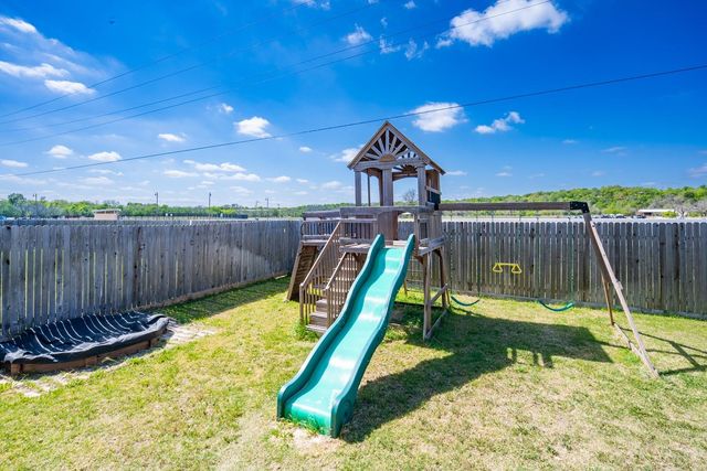 402 Pulitzer DR, Hutto, TX 78634