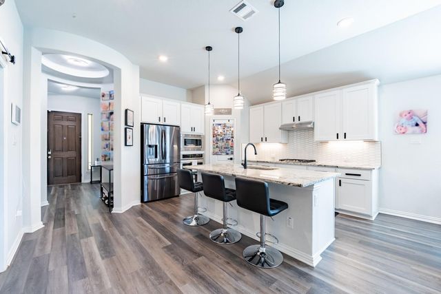 402 Pulitzer DR, Hutto, TX 78634