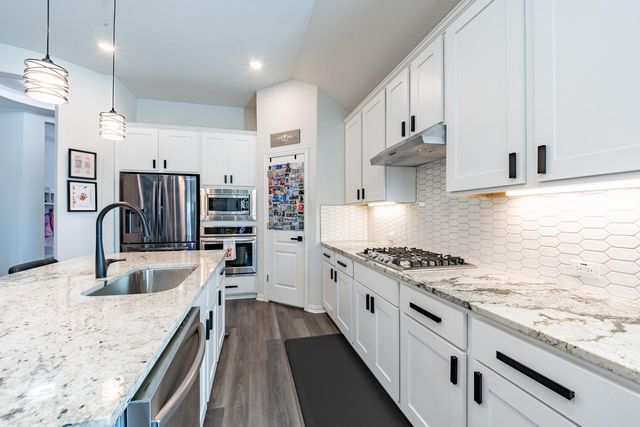 402 Pulitzer DR, Hutto, TX 78634