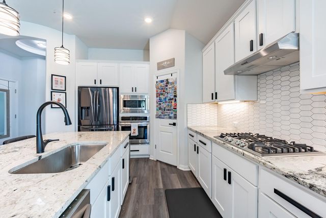 402 Pulitzer DR, Hutto, TX 78634