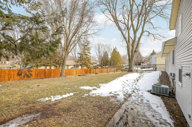 15765 Hayes Trail, Apple Valley, MN 55124