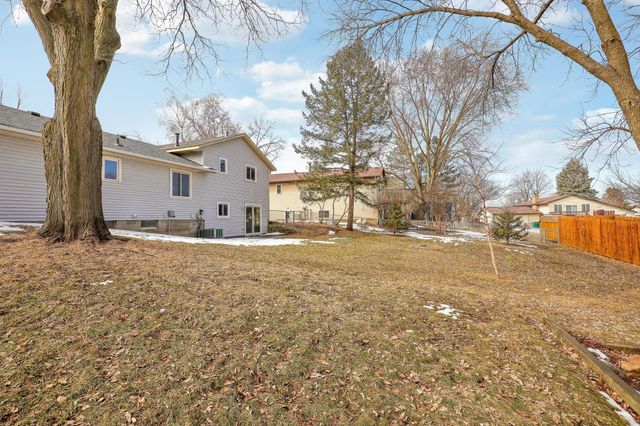 15765 Hayes Trail, Apple Valley, MN 55124