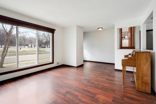 15765 Hayes Trail, Apple Valley, MN 55124