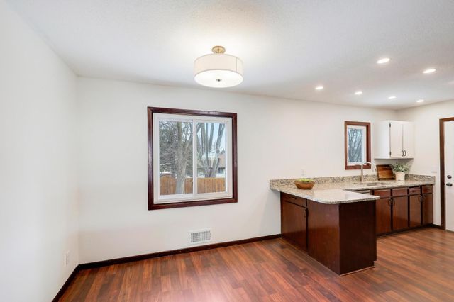 15765 Hayes Trail, Apple Valley, MN 55124