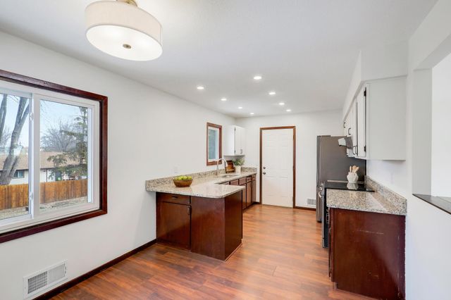 15765 Hayes Trail, Apple Valley, MN 55124