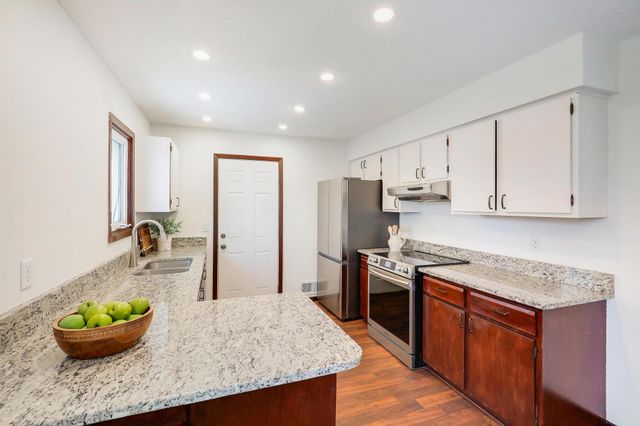 15765 Hayes Trail, Apple Valley, MN 55124