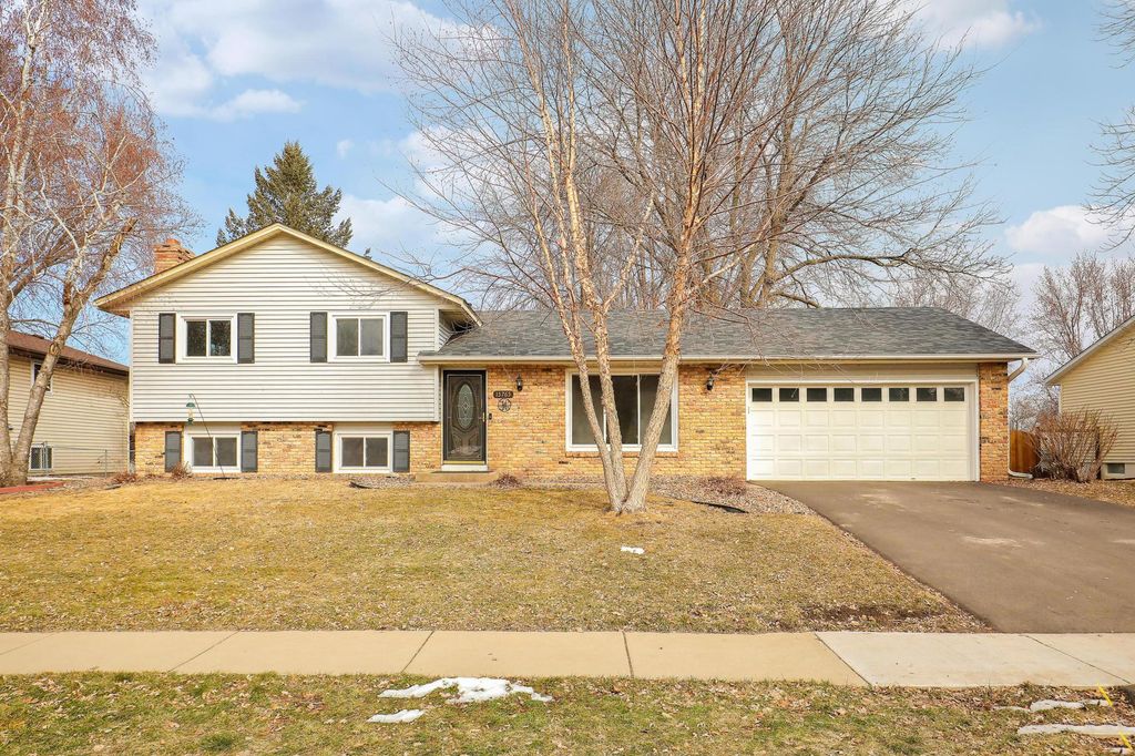 15765 Hayes Trail, Apple Valley, MN 55124