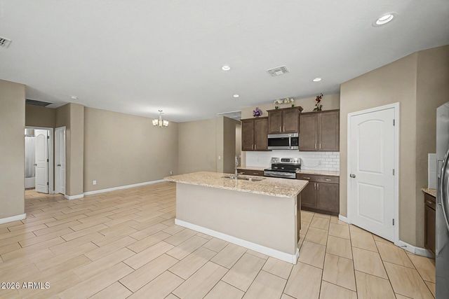 10736 W BRONCO Trail, Peoria, AZ 85383
