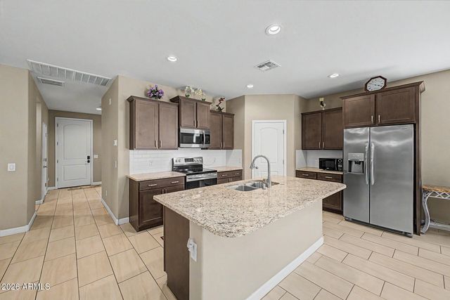 10736 W BRONCO Trail, Peoria, AZ 85383