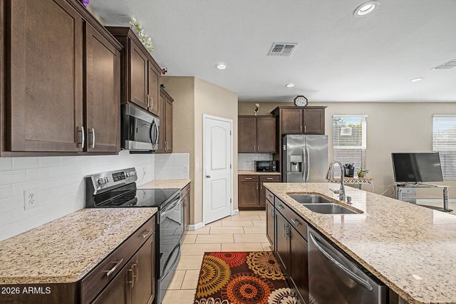 10736 W BRONCO Trail, Peoria, AZ 85383