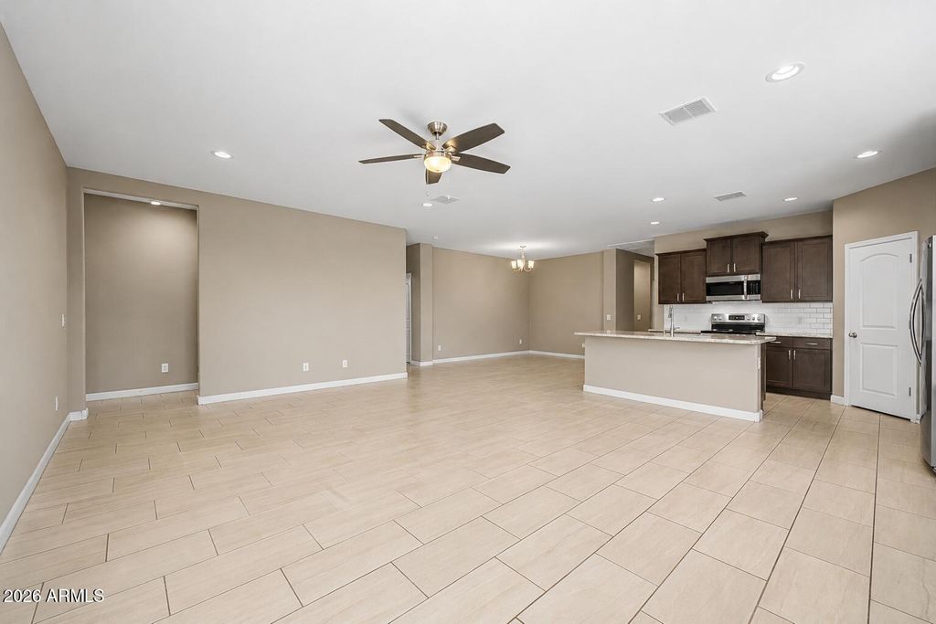 10736 W BRONCO Trail, Peoria, AZ 85383 — photo 3