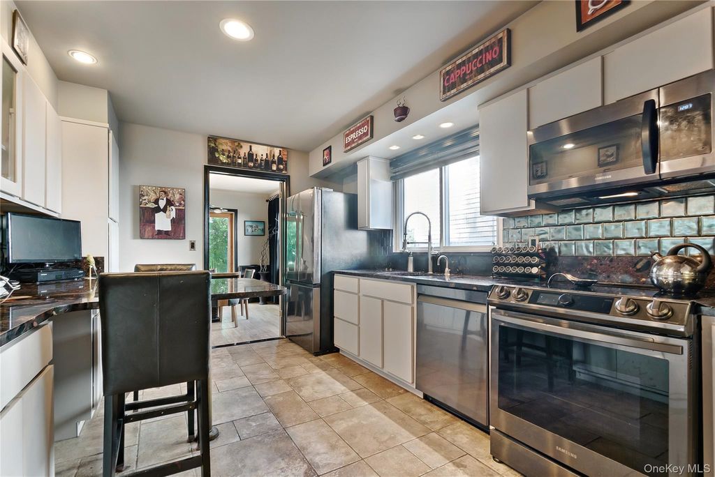 37 Bayberry Avenue, Garden City, NY 11530 — photo 2