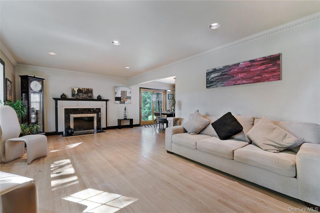 37 Bayberry Avenue, Garden City, NY 11530 — photo 4