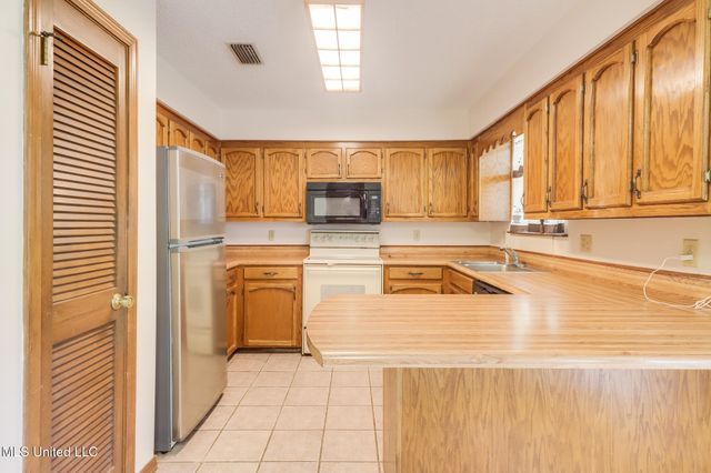8825 Michael Drive, Moss Point, MS 39562