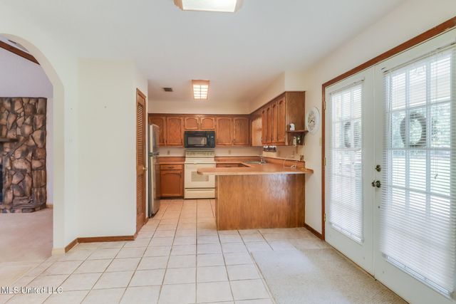 8825 Michael Drive, Moss Point, MS 39562