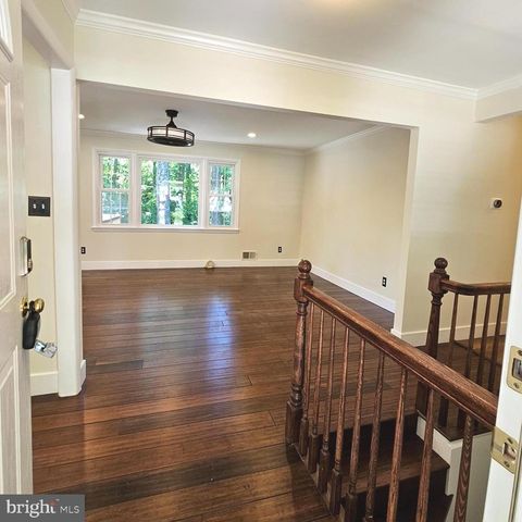 8925 FALLING CREEK CT, Annandale, VA 22003