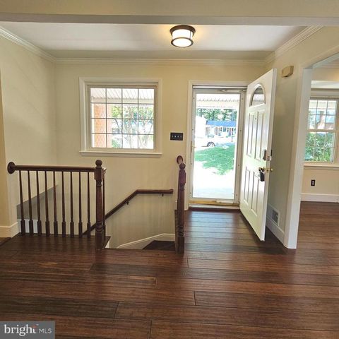 8925 FALLING CREEK CT, Annandale, VA 22003