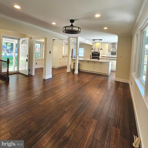 8925 FALLING CREEK CT, Annandale, VA 22003