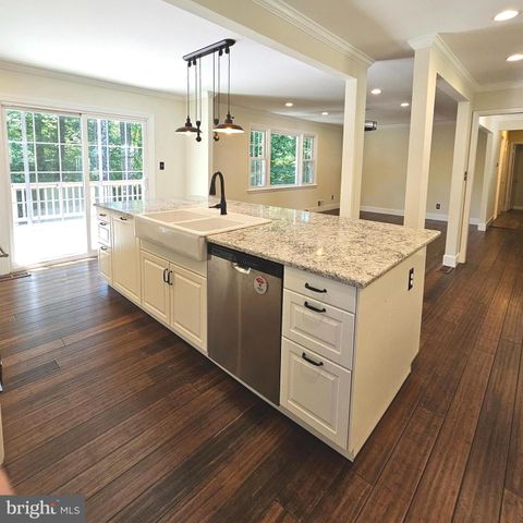 8925 FALLING CREEK CT, Annandale, VA 22003