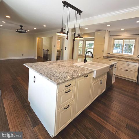 8925 FALLING CREEK CT, Annandale, VA 22003