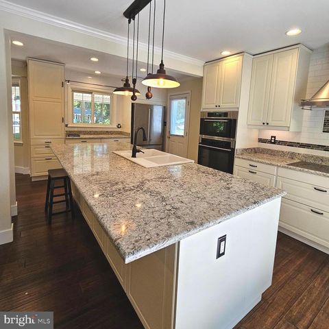 8925 FALLING CREEK CT, Annandale, VA 22003
