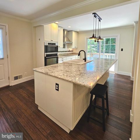 8925 FALLING CREEK CT, Annandale, VA 22003