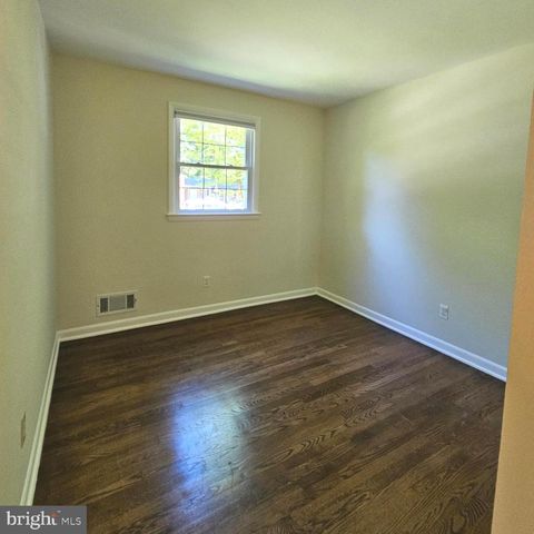 8925 FALLING CREEK CT, Annandale, VA 22003