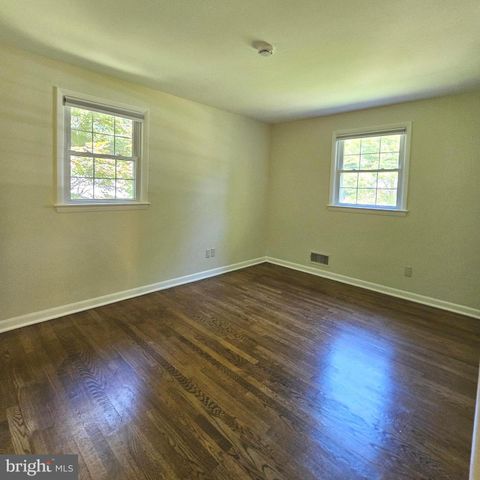 8925 FALLING CREEK CT, Annandale, VA 22003