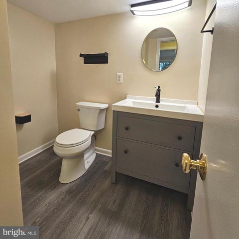 8925 FALLING CREEK CT, Annandale, VA 22003