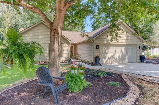 1023 Laurel Green Lane, Sugar Hill, GA 30518