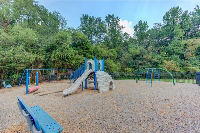 1023 Laurel Green Lane, Sugar Hill, GA 30518
