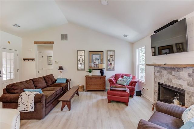 1023 Laurel Green Lane, Sugar Hill, GA 30518