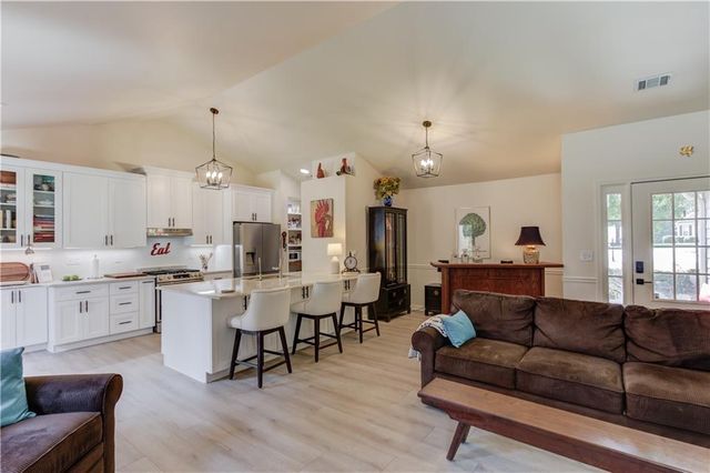 1023 Laurel Green Lane, Sugar Hill, GA 30518