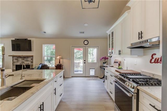 1023 Laurel Green Lane, Sugar Hill, GA 30518