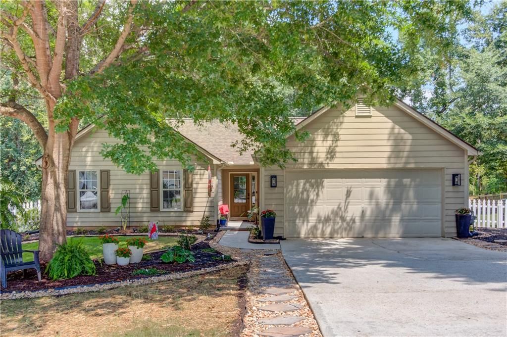 1023 Laurel Green Lane, Sugar Hill, GA 30518