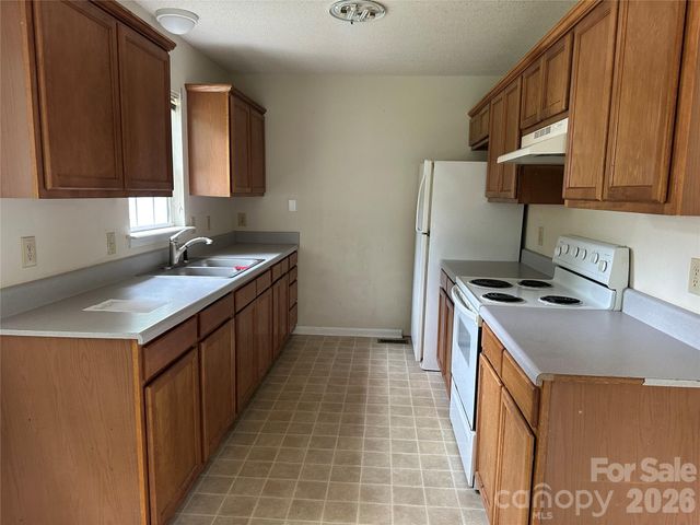 827 E 9th Street, Newton, NC 28658