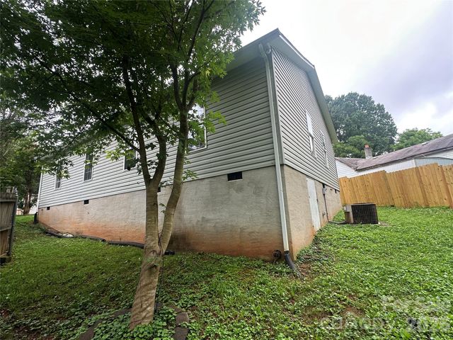 827 E 9th Street, Newton, NC 28658